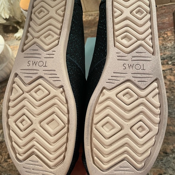 TOMS - green/black glitter slip ons - Picture 5 of 6